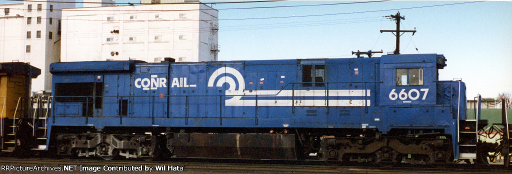 Conrail C30-7 6607
